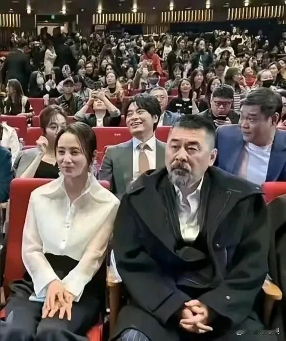#秋日生活记录#很意外，陈建斌怎么这么苍老啦，感觉白胡子拉碴的，有些不修边幅啊！
