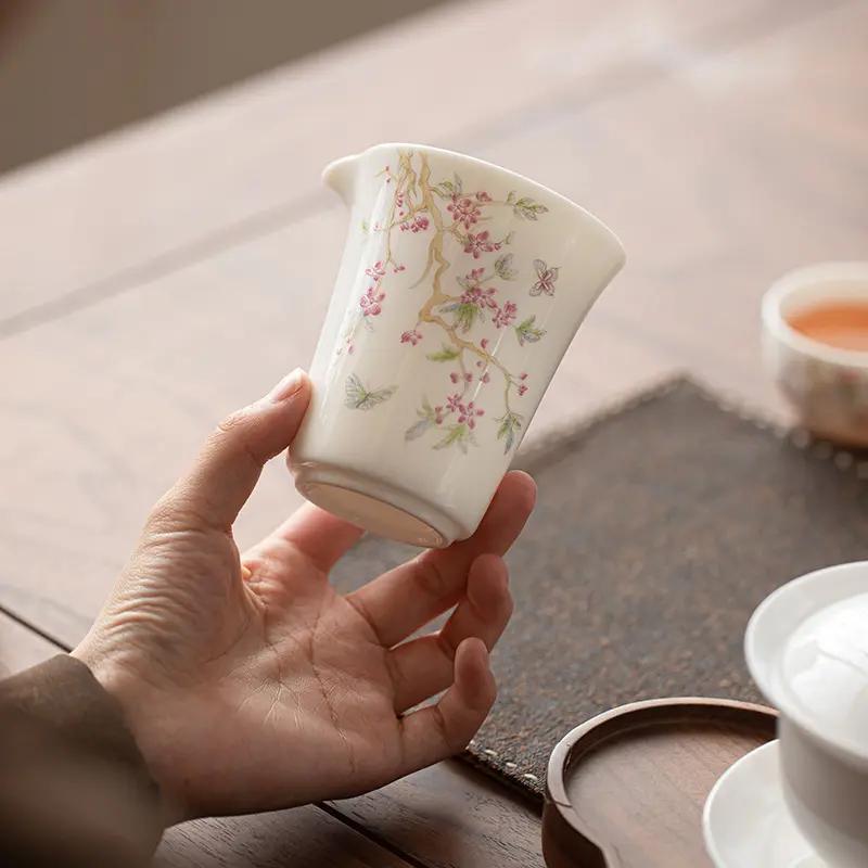 陶瓷茶漏怎么选？这几点要注意 这款茶海陶瓷茶漏是白瓷材质，属于简约格调。规格是J