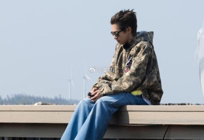王鹤棣综艺互动被扒算不算舆论回旋镖一场综艺颁奖的无心玩笑，意外引爆舆论风波，过往
