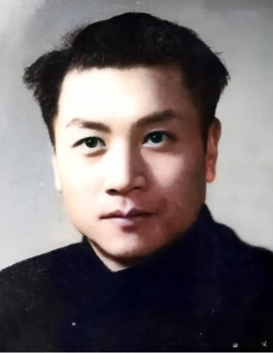 1944年，一位地下党员不幸被捕入狱，身份被汉奸当场识破。为严防核心情报泄露、保