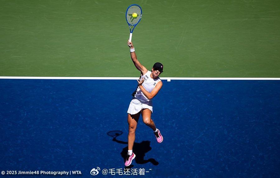 斯瓦泰克6-1 拿下第一盘，耗时26分钟。阿朗戈0制胜分。美网2025 ​​​