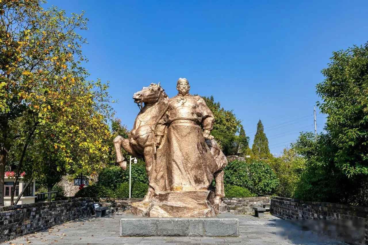 公元 755 年，安禄山于范阳起兵造反，犹如一把利刃，狠狠撕开了大唐盛世的帷幕。