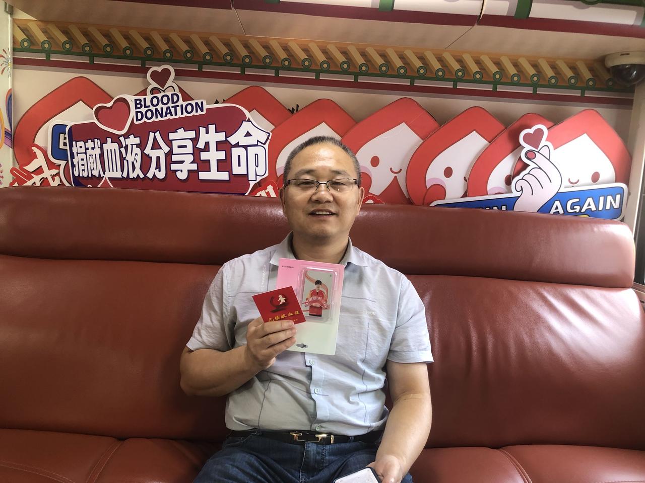 【箭楼之下献真情·热血点亮北京城】
献血用热血传递希望！让生命之花永远绽放[强]
