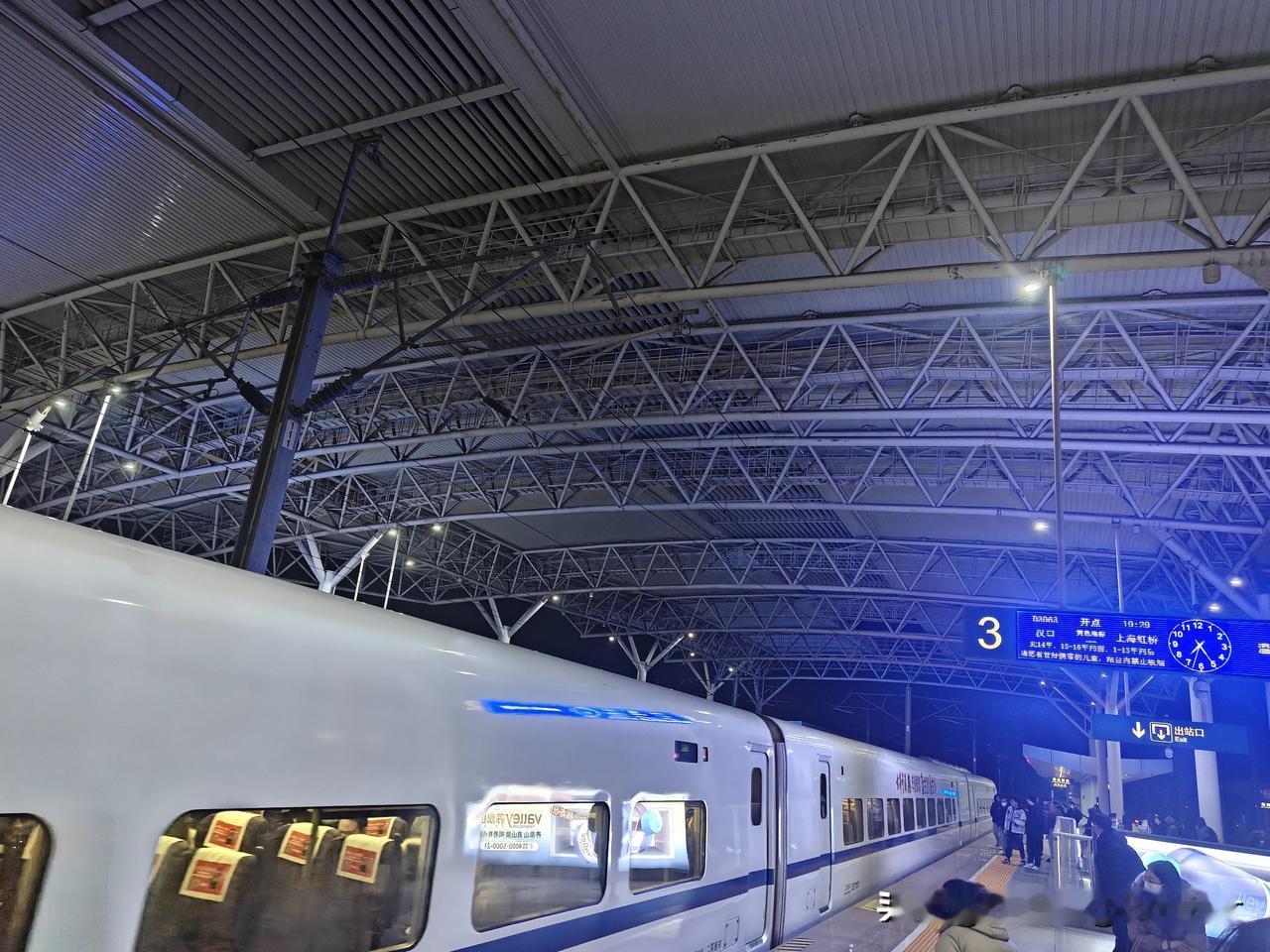 从南通市中心，到南通西站40分钟！不算远……

今天晚上 ，从南通出发去南京，照