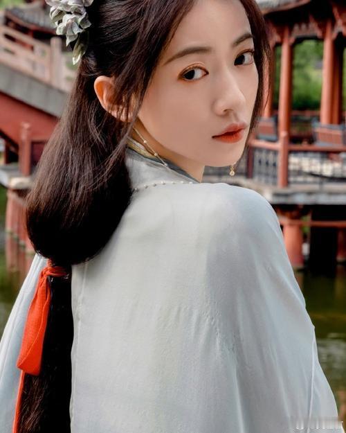 于正力挺！吴谨言王星越即将再续前缘。 ​​​