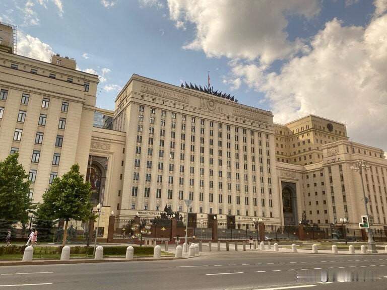 以下是今天俄罗斯国防部公布的人事任命汇总：

①原俄罗斯中央集群司令瓦列里·索洛