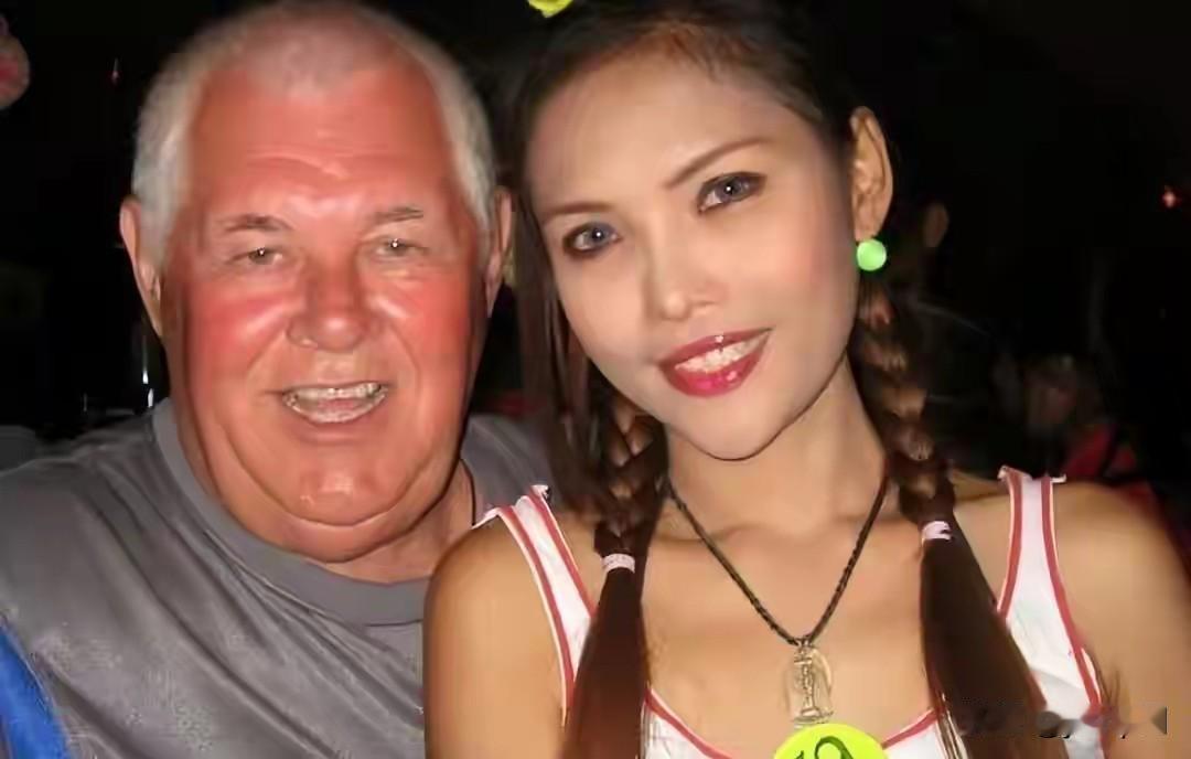 2025年9月，甲骨文老板埃里森短暂登顶全球首富。身边的中国妻子朱乔琳，比他小4