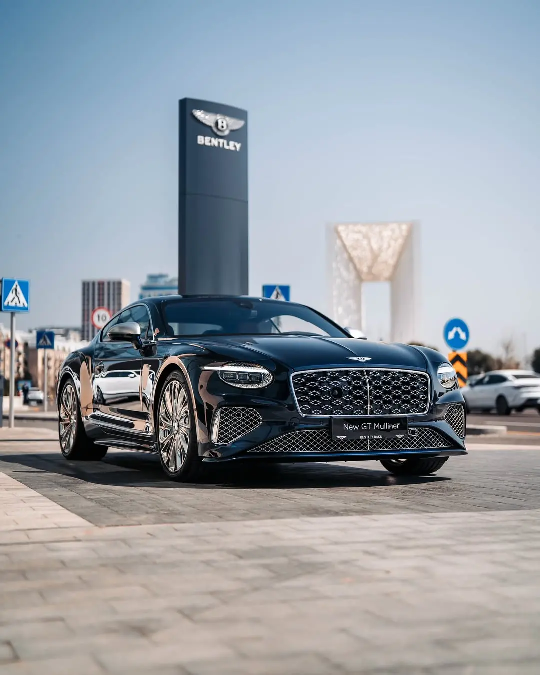 人生只有创造才能前进；只有适应才能生存