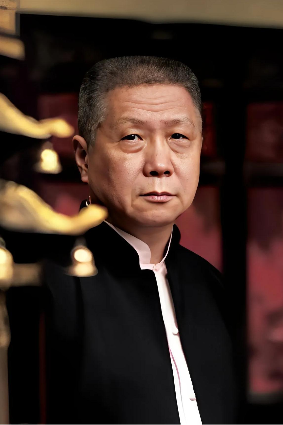 收藏家马未都说，著名学者李约瑟有个难题，资产阶段的兴起，理应出现在人文荟萃，经济