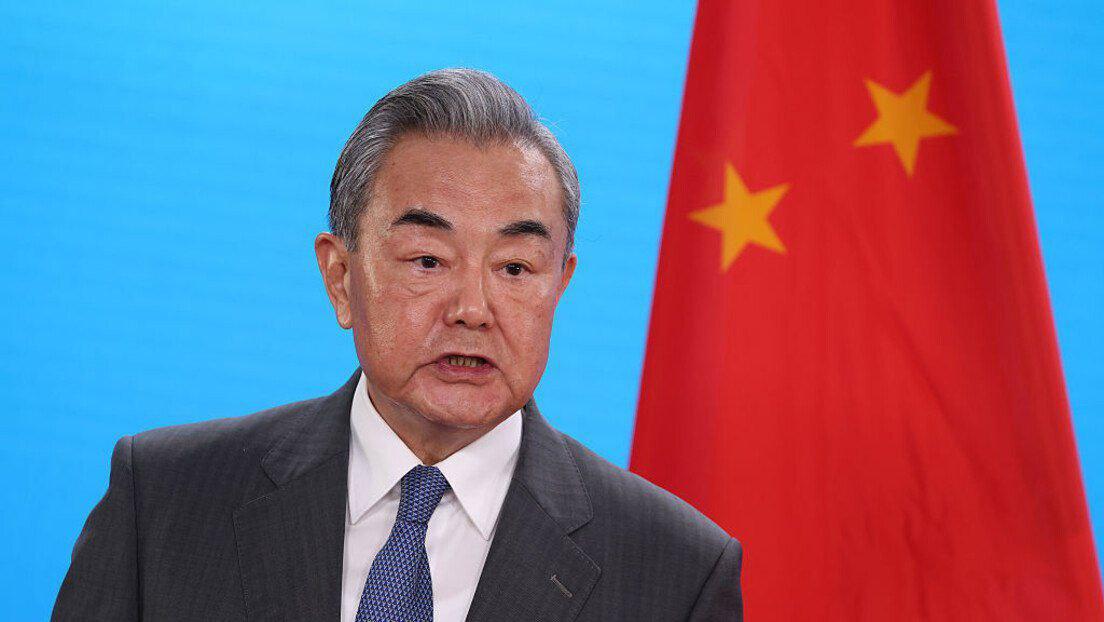 中国外交部长表示，“二战后，德国对纳粹罪行进行了彻底清算，并通过法律禁止宣扬纳粹