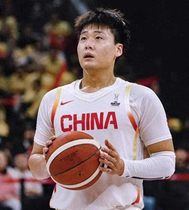 赵睿火线驰援郭士强慌不慌，国家队弃将重回巅峰球迷直呼看不懂