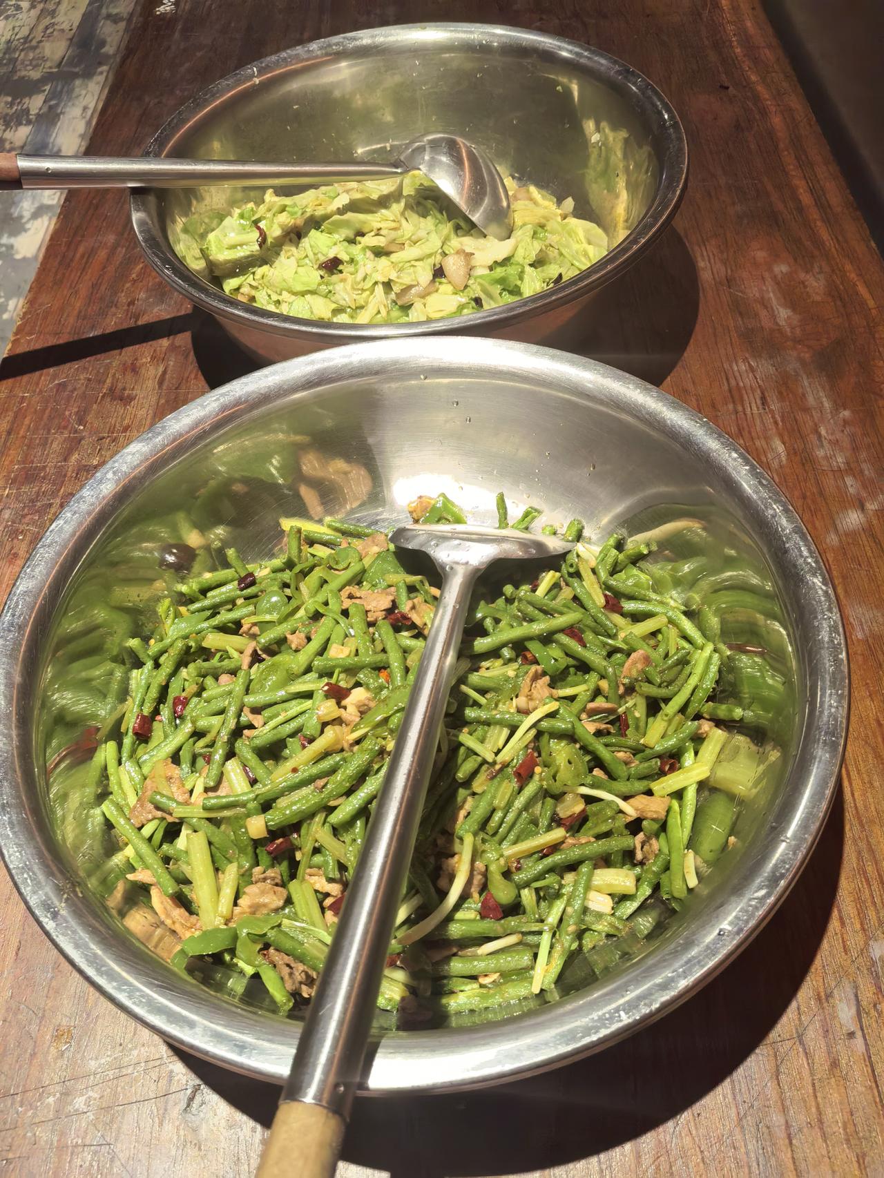 作为天天和山珍海味打交道的厨师，其实最馋的还是一口接地气的家常菜。今天的工作餐必