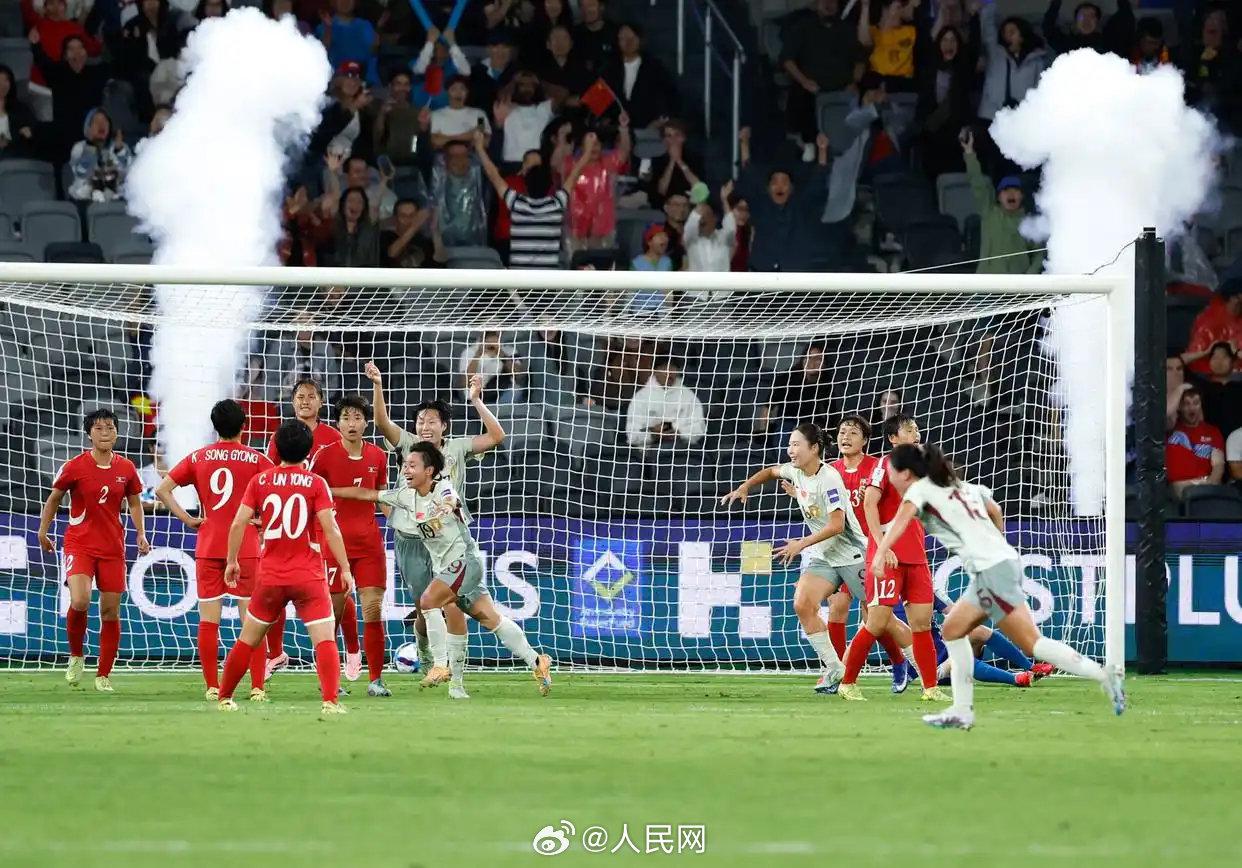 中国女足2-1逆转朝鲜，三连胜头名出线！
 
2026女足亚洲杯B组焦点战，中国