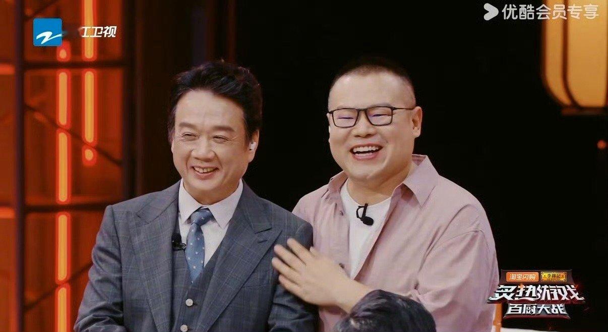 岳云鹏背着郭德纲有新师傅了 岳云鹏在《炙热游戏百厨大战》有了新“师傅”，就是专业