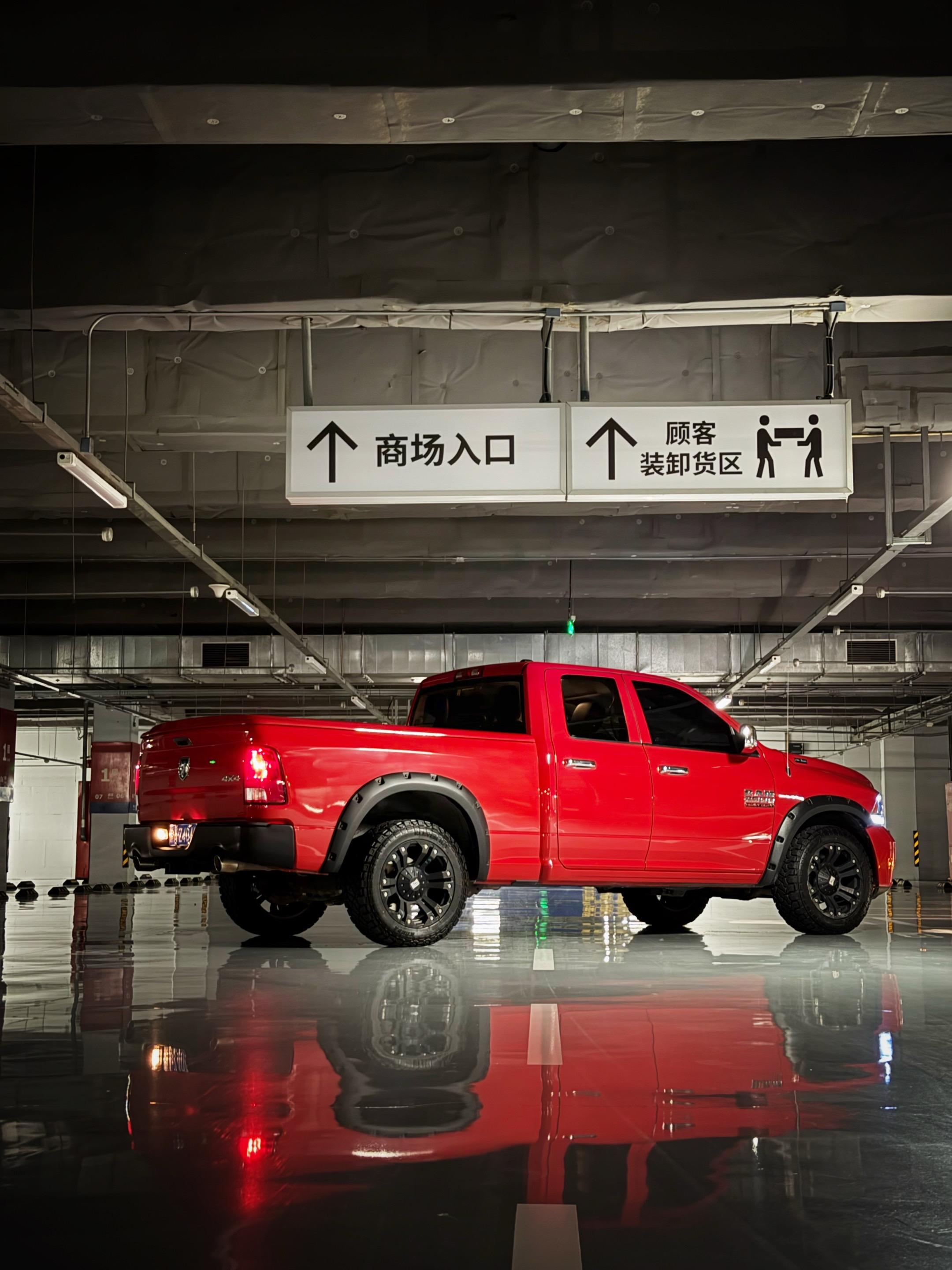 纯正美系大皮卡 -道奇公羊RAM2500。