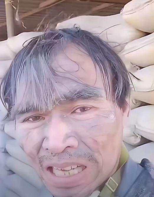 一女子找人背水泥，对方要价一袋6元，她还价到5元。谁知，等到了装修现场，女子潸然