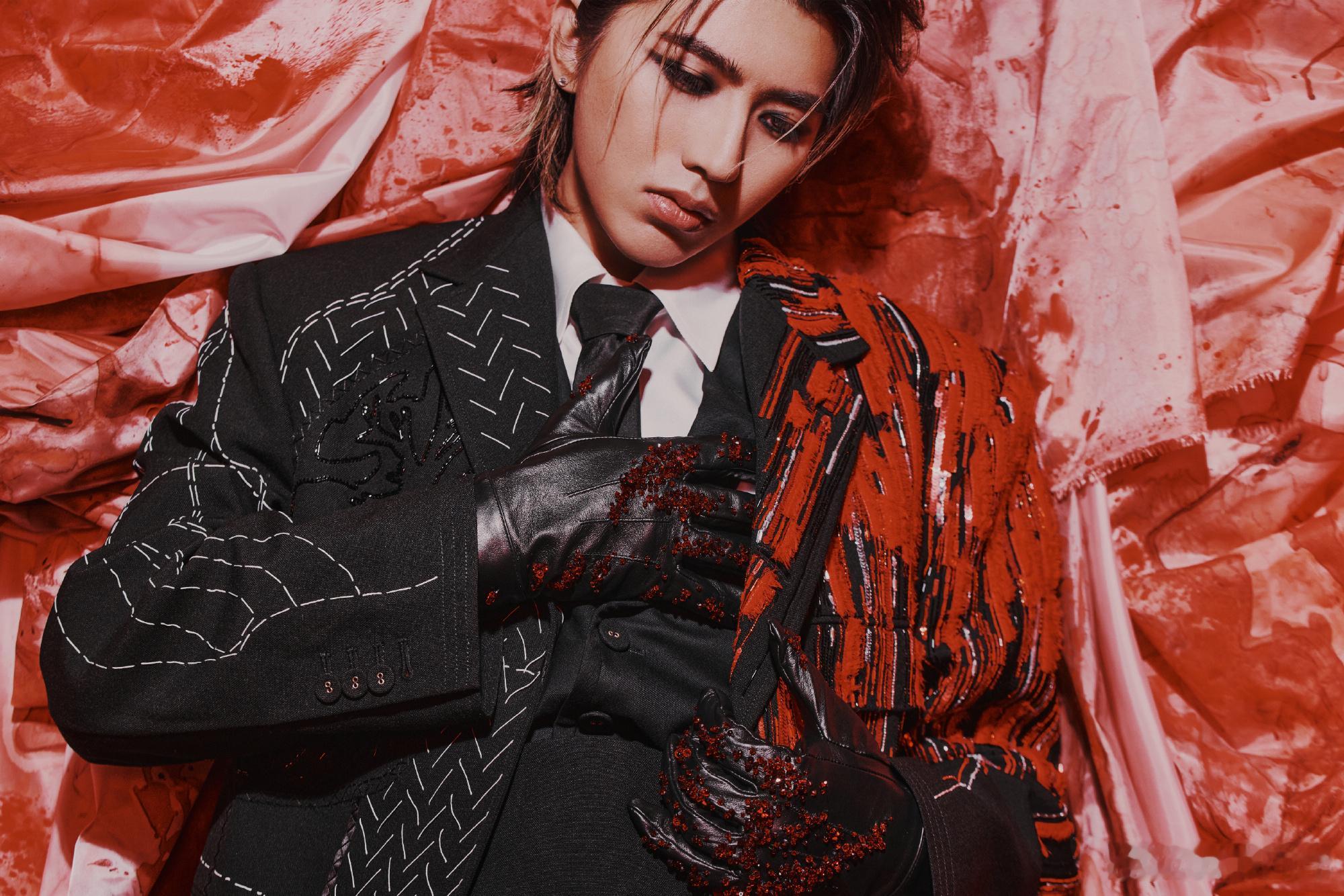 蔡徐坤闪耀MetGala 蔡徐坤在Met Gala以一身惊艳造型亮相，Thom 