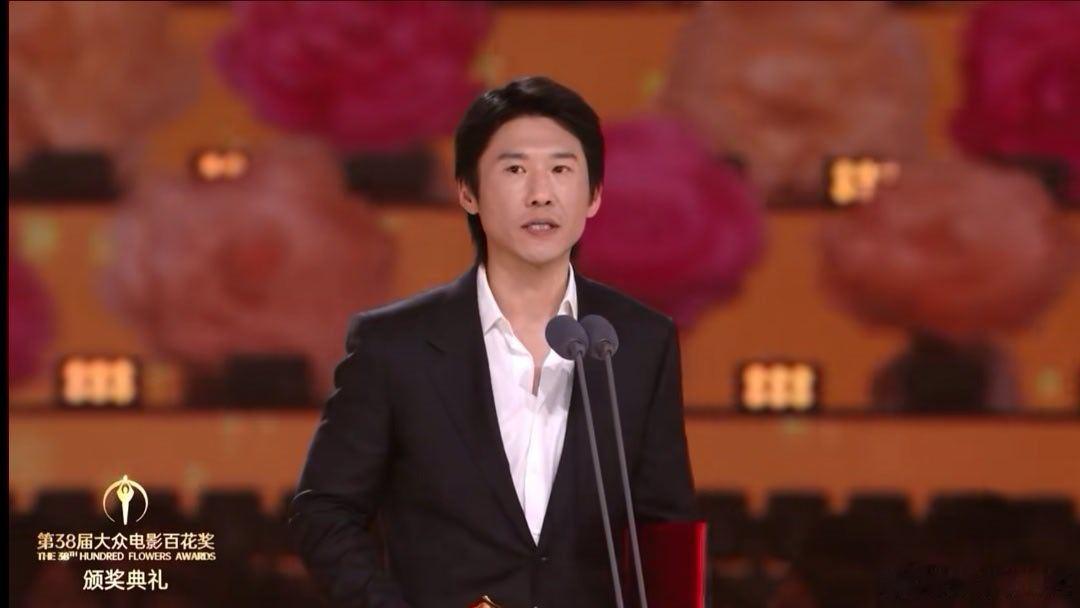王骁获奖母亲王馥荔喜极而泣 王骁能火真的全靠自己硬实力！演了二十年配角，剧抛脸演