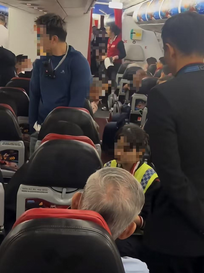 #南航否认与亚航机上闹事女子有关#【南航否认与“亚航机上闹事起争执”的女子有关！