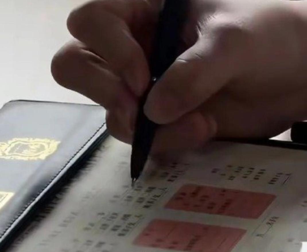 19岁大一学生立下遗嘱，2000万资产全数赠予挚友，亲生父母未分得财产
近日上海