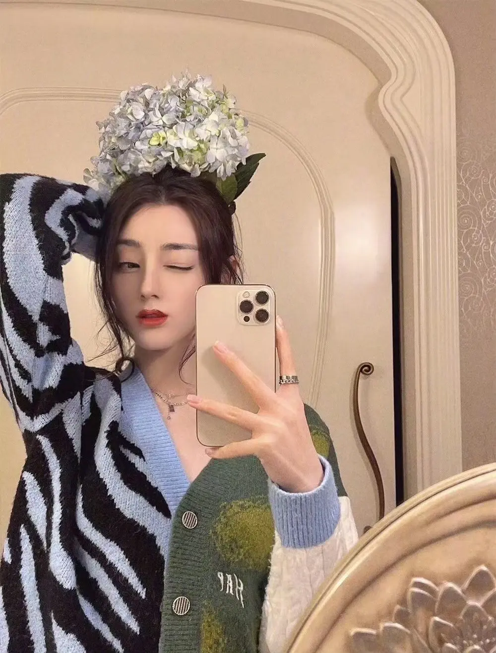 迪丽热巴。