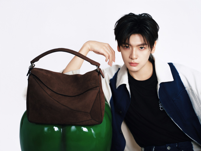 以充满趣味的方式进行解构，用鲜活独特的视角去邂逅生活中的美学。怀揣着创意的锋芒，