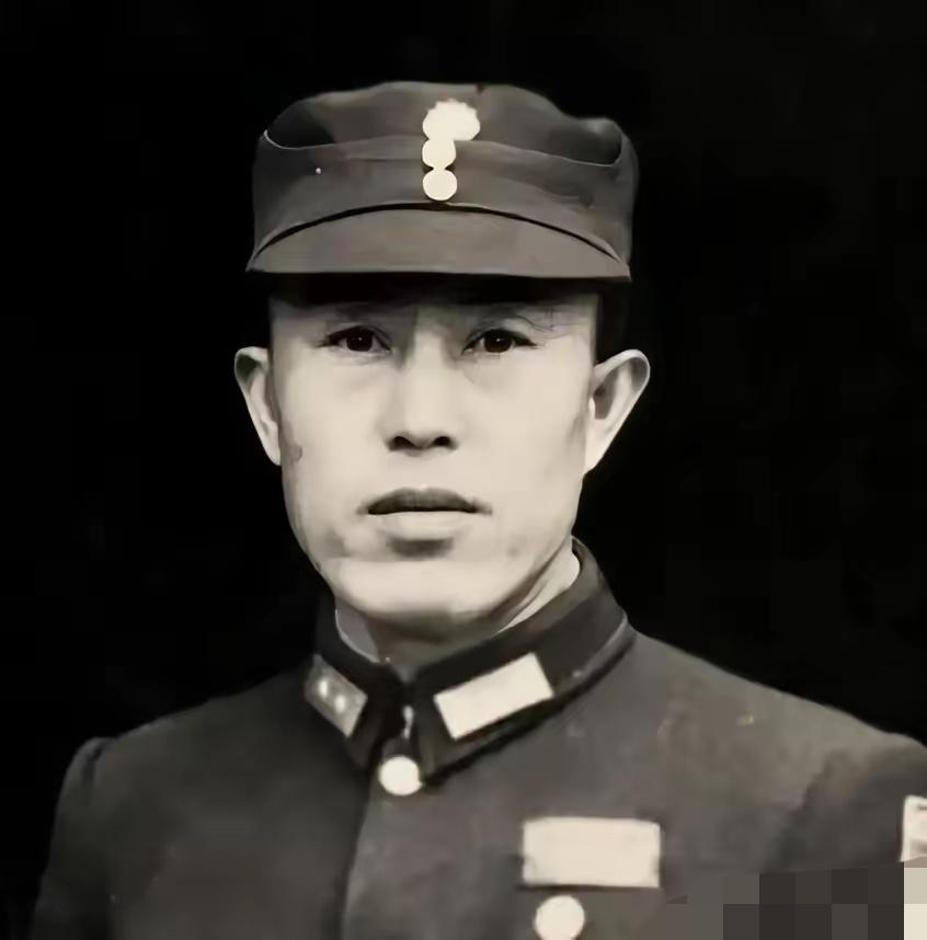 1938年韩复榘被枪决，郑洞国奉命抄没其家产，推开韩家大门时，妻子高艺珍迎上来做