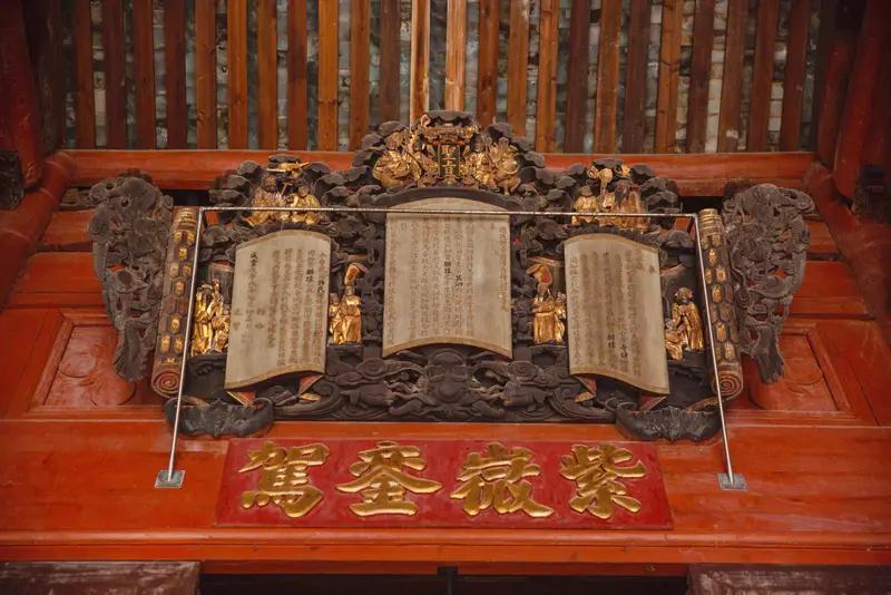 圣旨颜色鄙视链：五品官只配收“白绫通知书”？

明清圣旨根本不是“土豪金”专属！