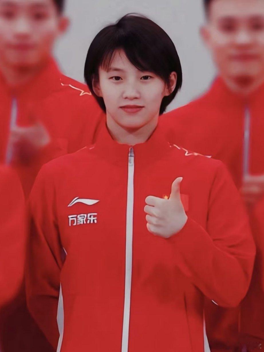 陈芋汐说曾经再也不想跳水 把自己锁在狭小空间撞墙解压，用硬壳隔绝所有伤害，她的崩