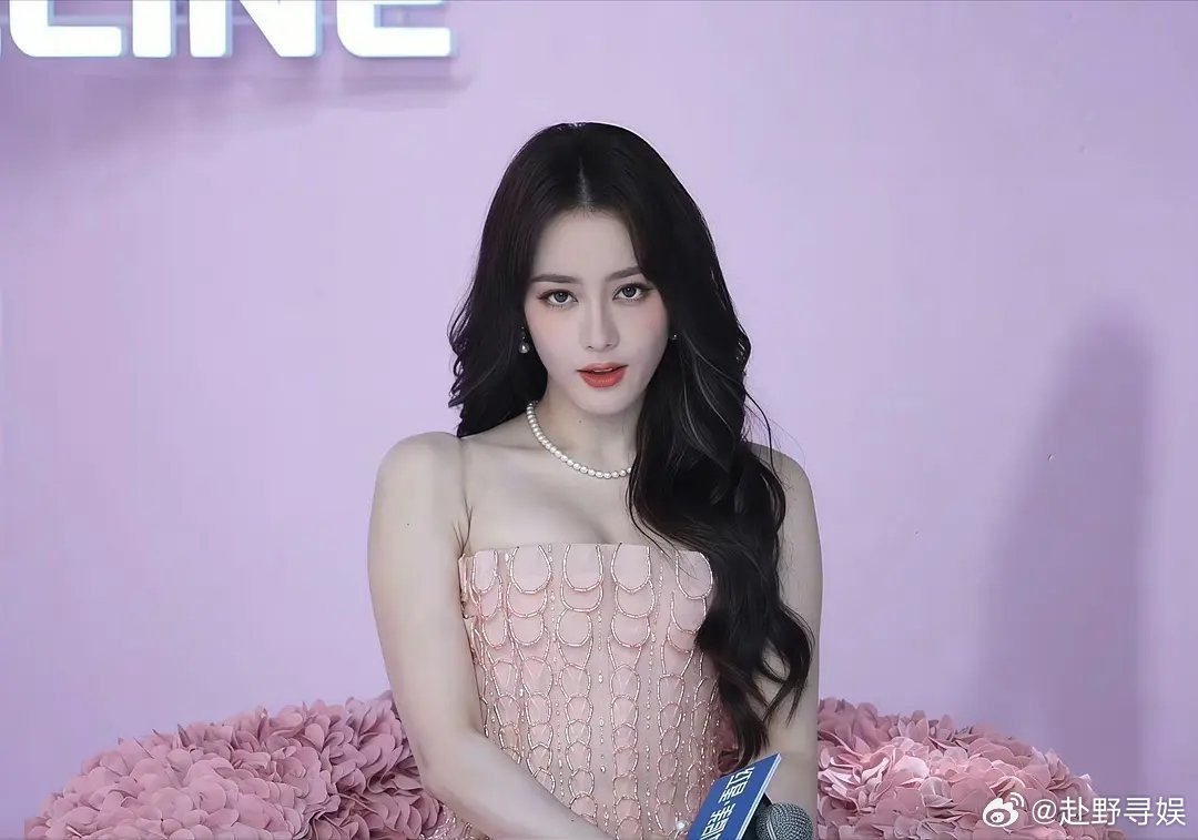 迪丽热巴这是怎么了 