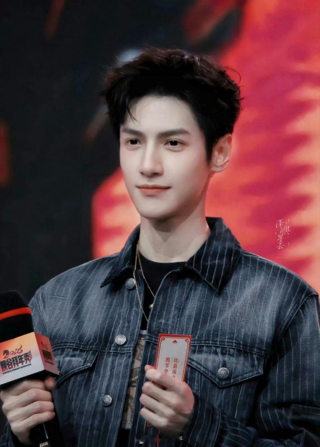 罗云熙、侯明昊今日份直播活动截图，状态如何 