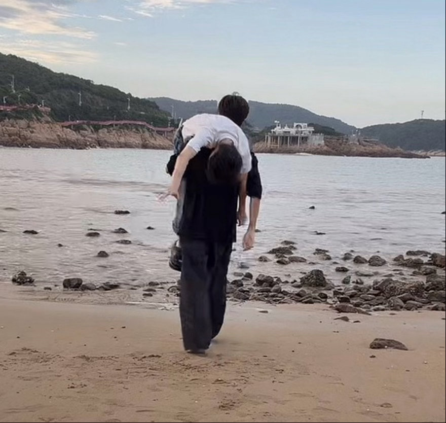 管栎新剧看一集急一集管栎下海了管栎新剧两位帅哥对我眼睛真的是太友好了吧！对我这个