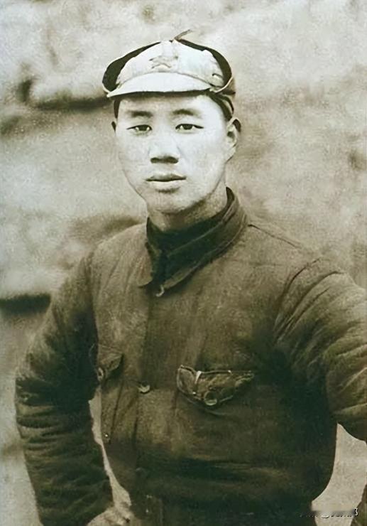 1937年，全面抗战烽火燃起，国共达成合作，陕北红军主力整编为八路军开赴抗日前线