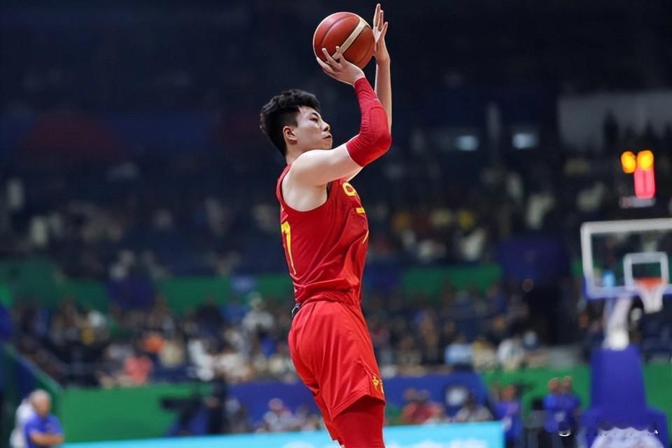 下次别招他了！下半场张镇麟被冷藏后，中国队立刻扭转了局面？

大家好，我是阿新，