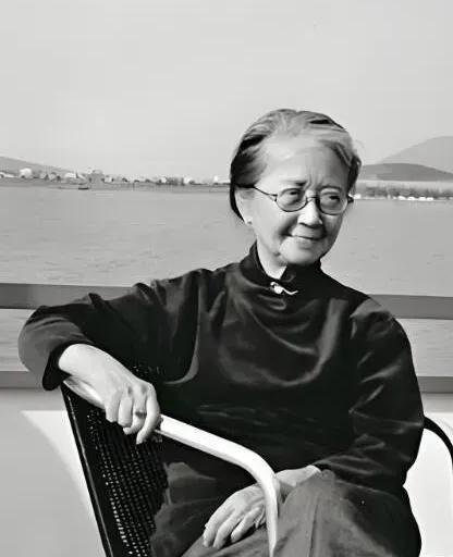 她从不体检，喝隔夜茶，患癌不化疗，活到102岁，医生追问长寿秘诀，她说了两个字，