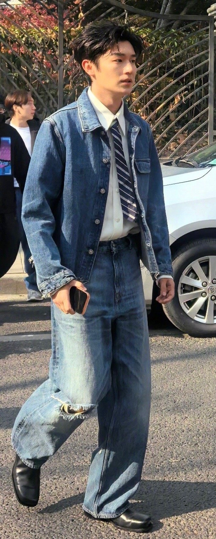 杨旭文男模爆改男大杨旭文男模爆改男大！ uno casa生活方式展牛仔路透，脱了