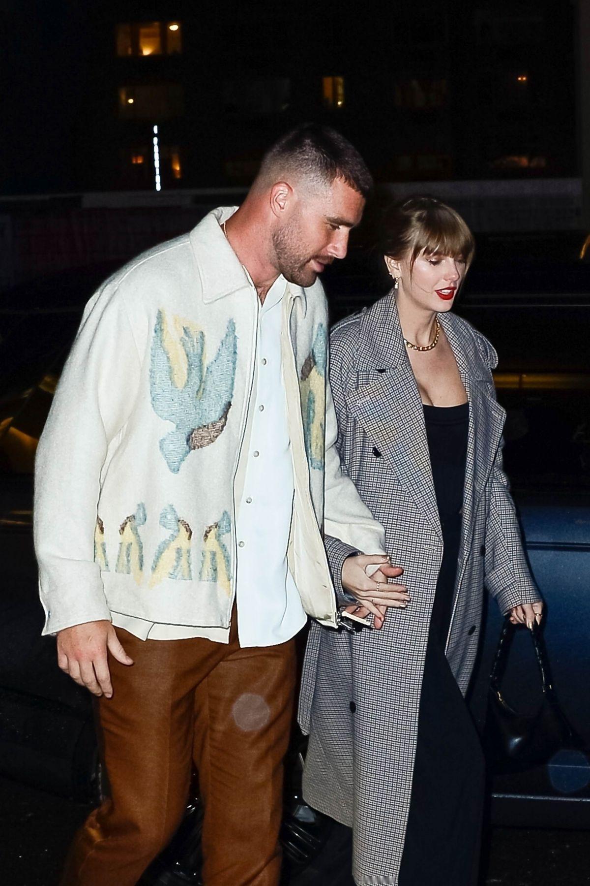 Taylor swift和男友Travis Kelce一起前往SNL派对，在运动