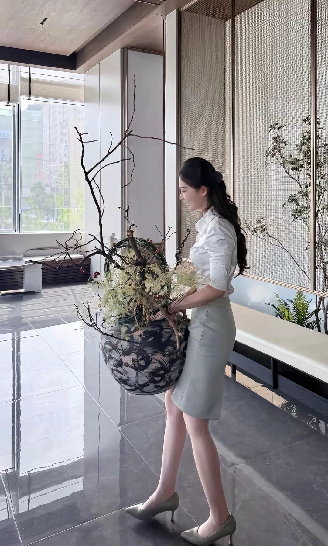 国庆怎么穿气质女职业装 每日搭配分享·时尚穿搭 职业装怎么穿比较好看?