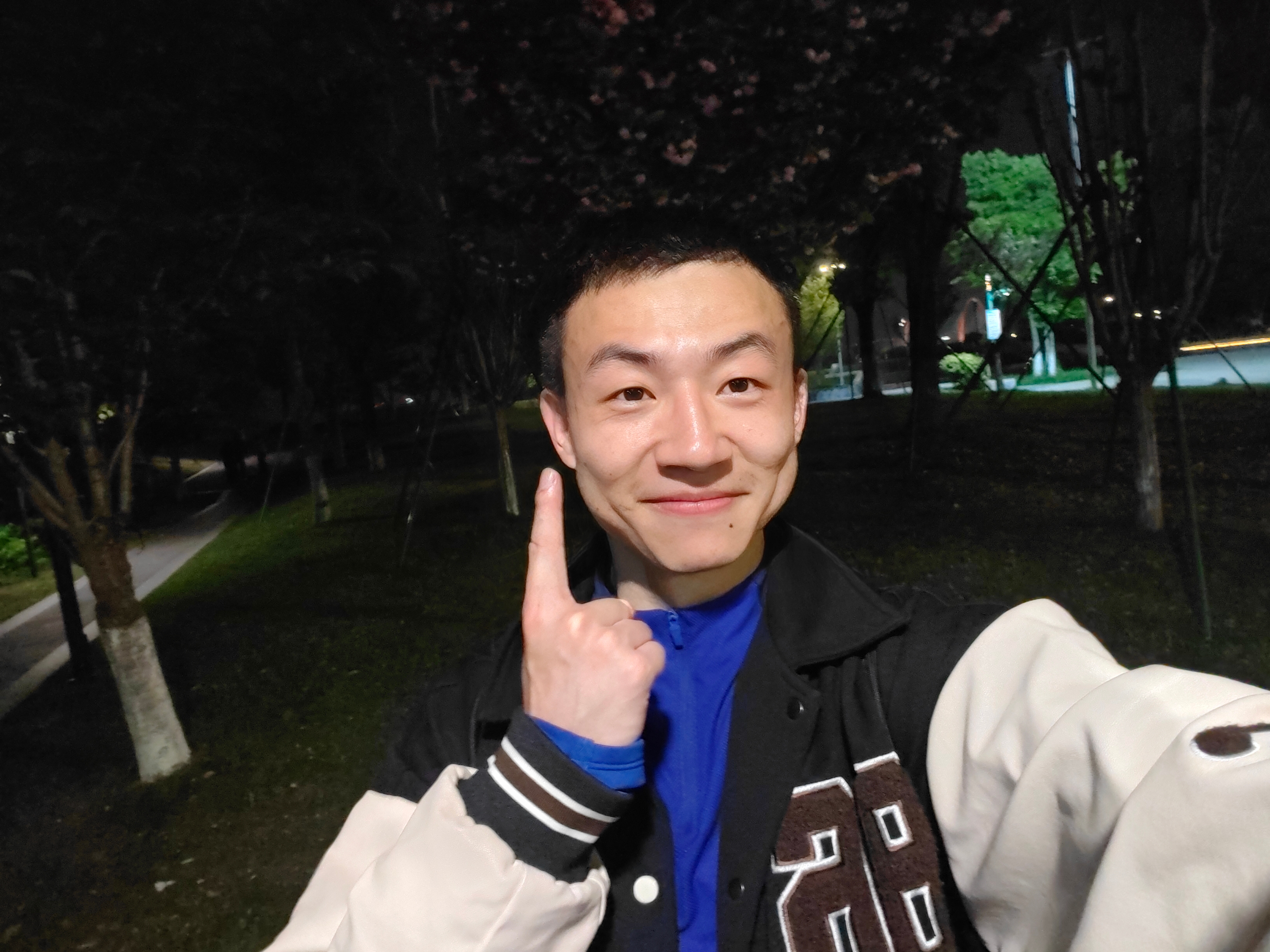 我感觉自己踢球变强了坚持一周两练➕力量训练2个多月了再去踢几场对抗野球，发现自己