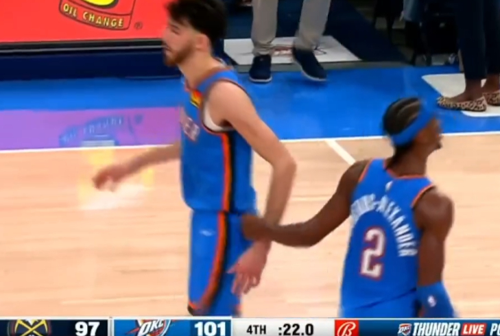 霍姆格伦又进关键三分了#雷霆vs掘金# ​​​