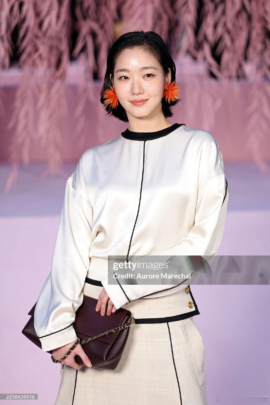 很大气 非常适合她 