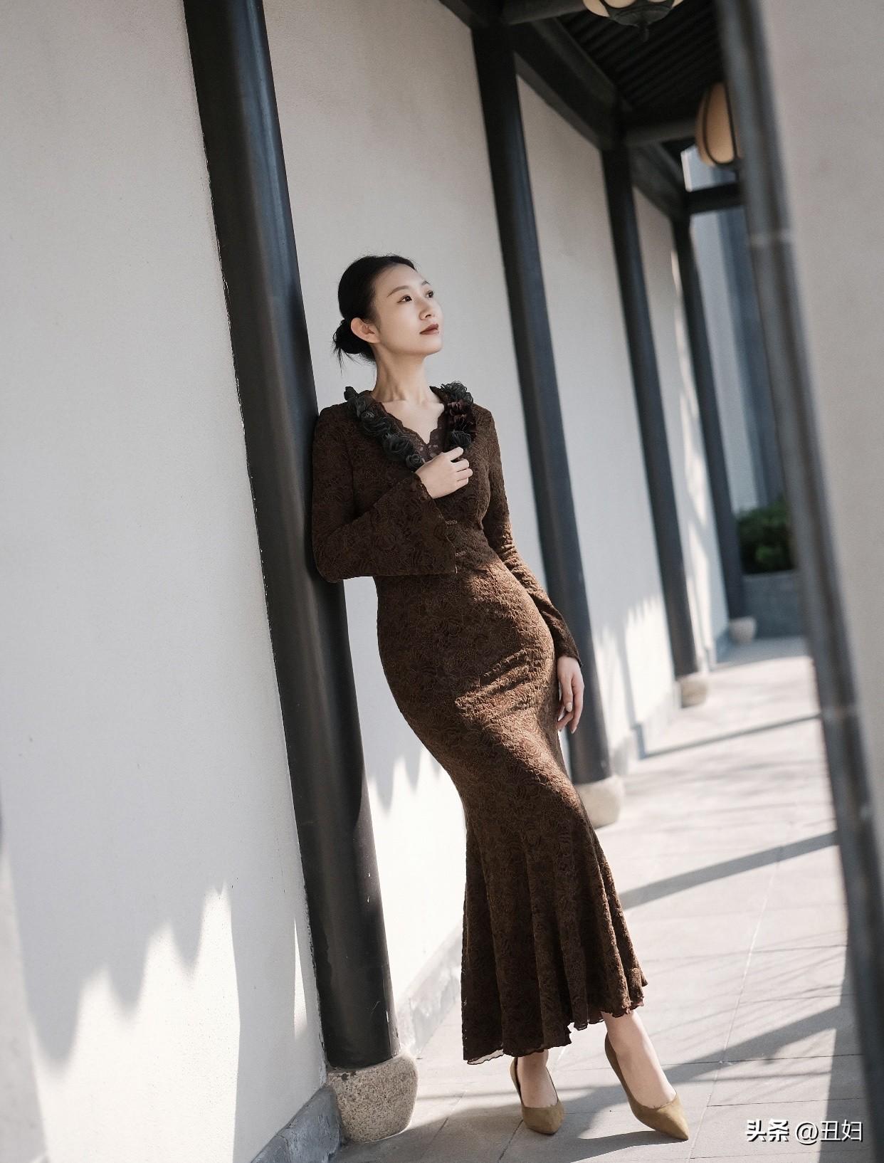 一个女人外貌重要还是心灵重要外貌是第一印象的重要因素，好看的外表能吸引人的目光。