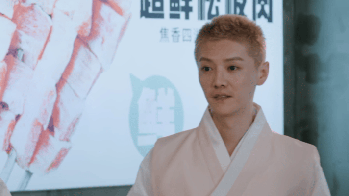 鹿晗眉毛头发撞色鹿晗头发眉毛都染色了鹿晗寸头全新染发造型上线，发色与眉毛同步上色