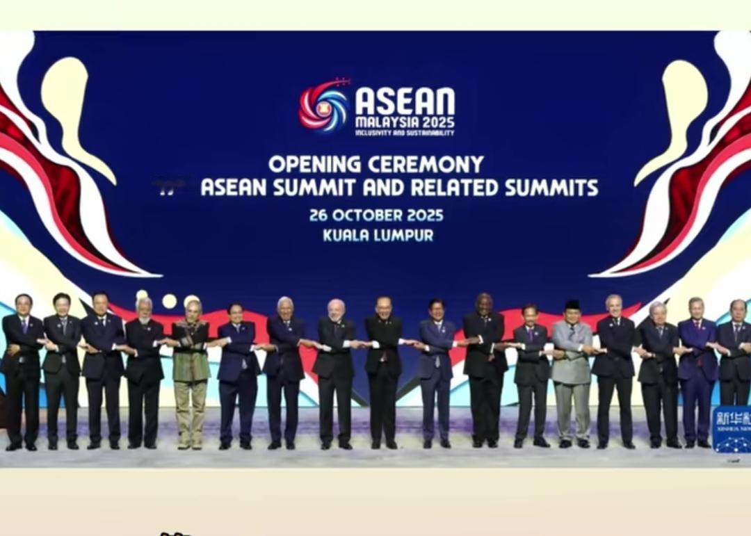 新加总理黄循财的一番话，让中国人陷入了沉思。
     黄循财说过，东南亚最大的