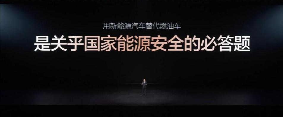 最近国际油价蹭蹭往上涨，有机构预测，咱们国内油价或将重返“9元时代”，到时候加满