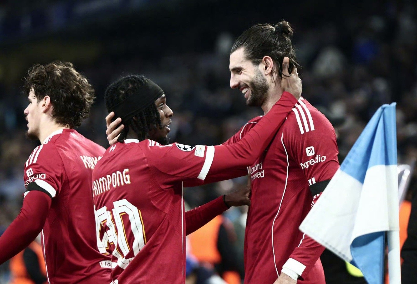 马赛0比3利物浦 欧冠联赛阶段第七轮中，利物浦客场3-0战胜马赛，实现各项赛事连