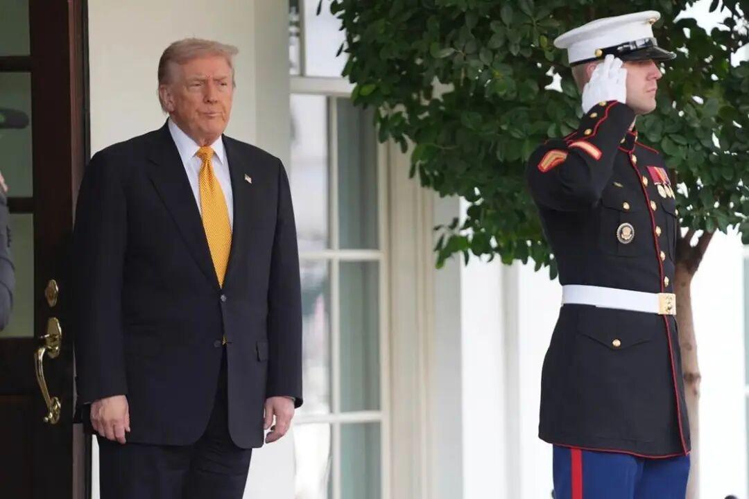 特朗普在经历了一周的政治挫折后，在周末前仍毫无放弃他“废除阻挠议事（filibu