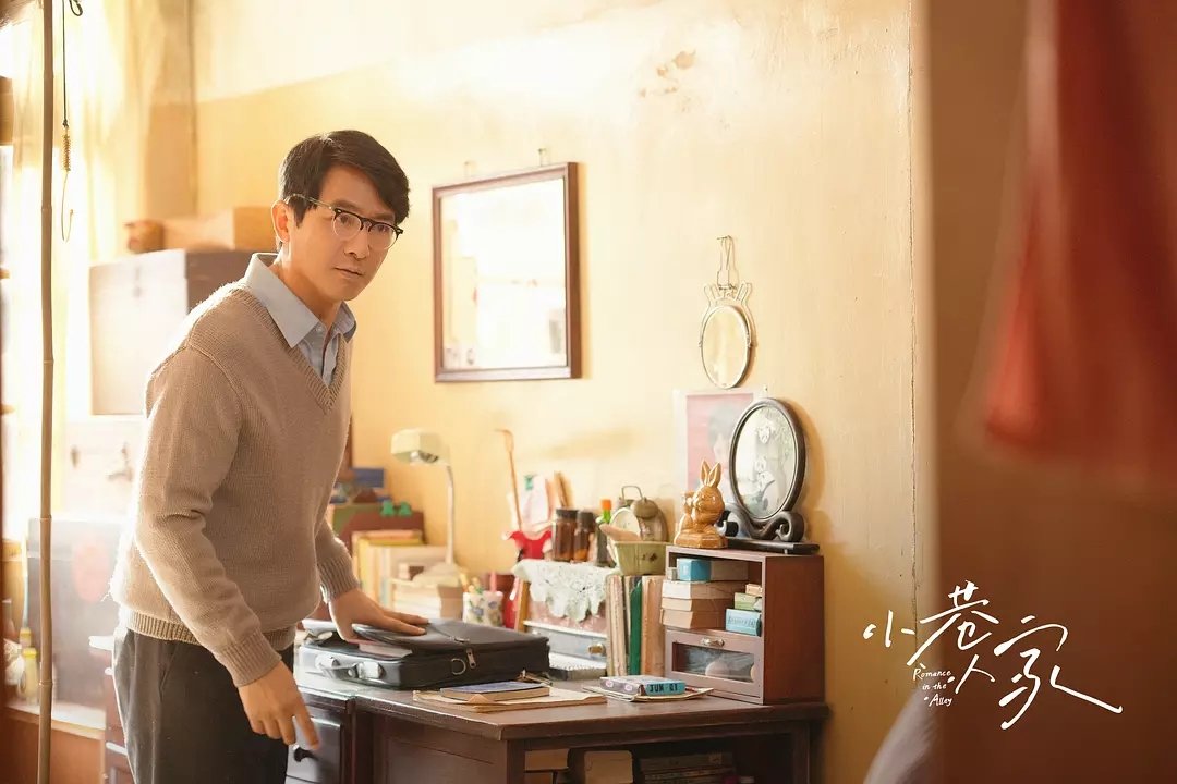 闫妮让郭晓东必须牵着她 谁被这声“必须”戳中了！《小巷人家》红毯售后太顶，牵手热