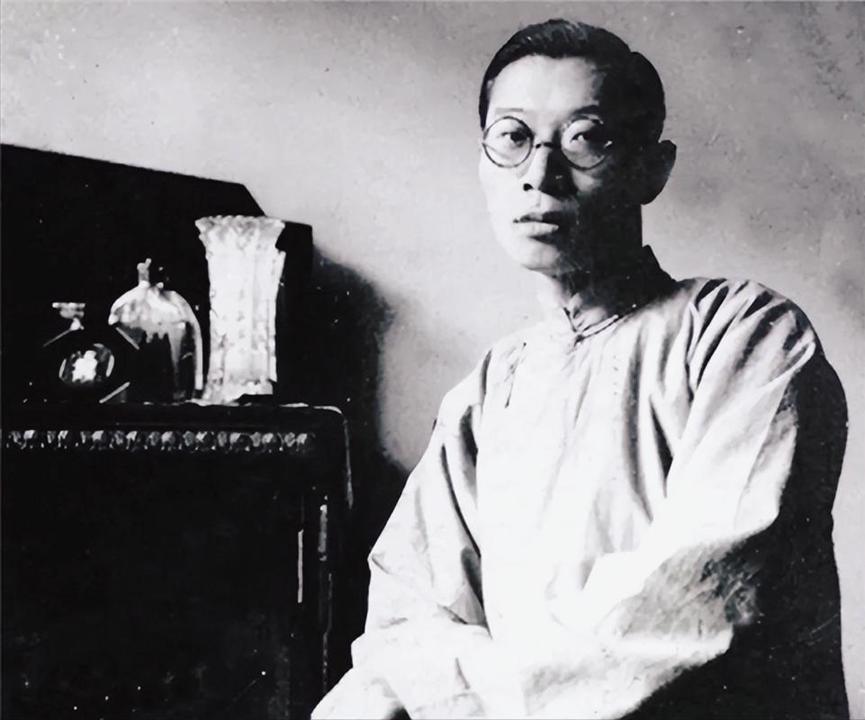 1939年，31岁傅雷出轨女高音歌唱家成家榴，俩人爱得死去活来。26岁妻子朱梅馥