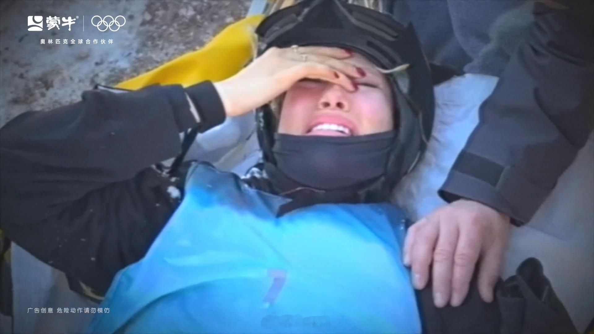 谷爱凌把要强写在骨子里预赛首轮就意外摔倒，谷爱凌顶住不能再有闪失的压力，在第二轮